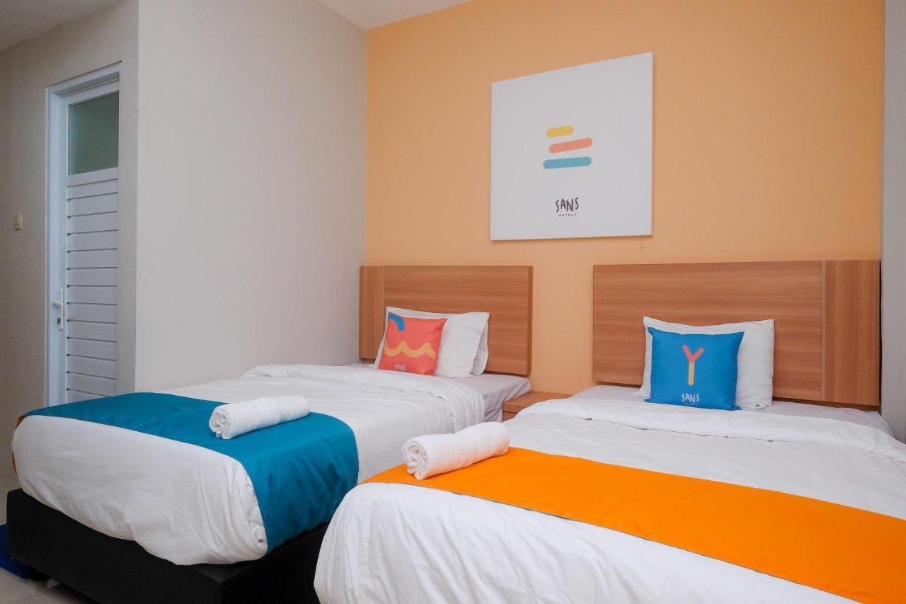 Sans Hotel Tiga Putri Semarang By Reddoorz Exterior photo