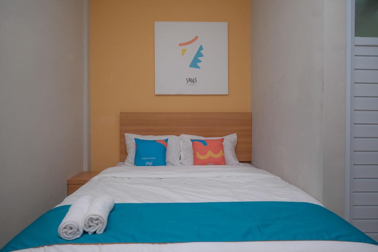 Sans Hotel Tiga Putri Semarang By Reddoorz Exterior photo