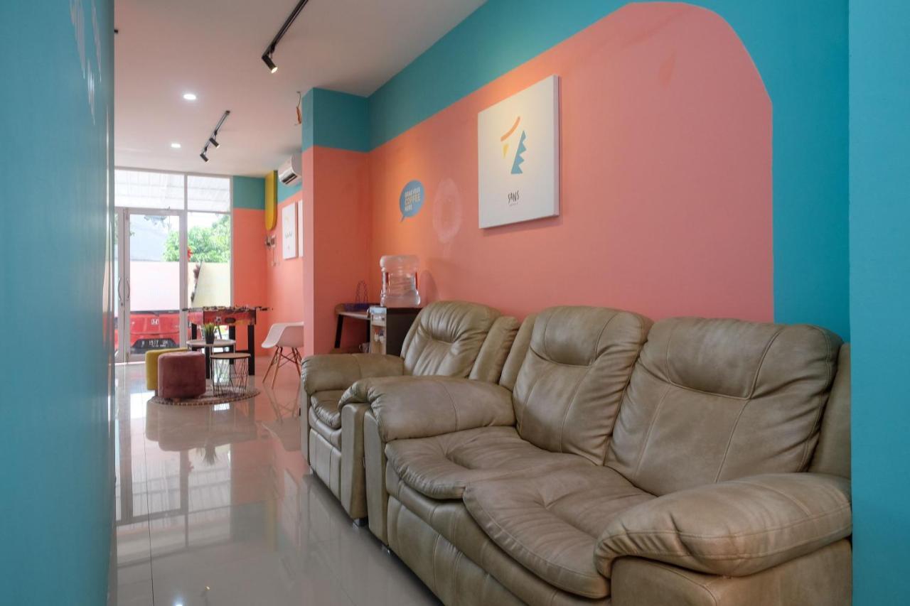 Sans Hotel Tiga Putri Semarang By Reddoorz Exterior photo