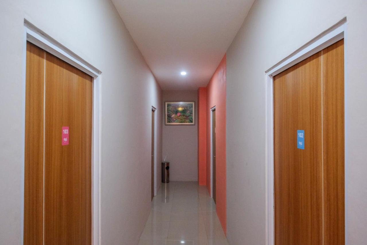 Sans Hotel Tiga Putri Semarang By Reddoorz Exterior photo