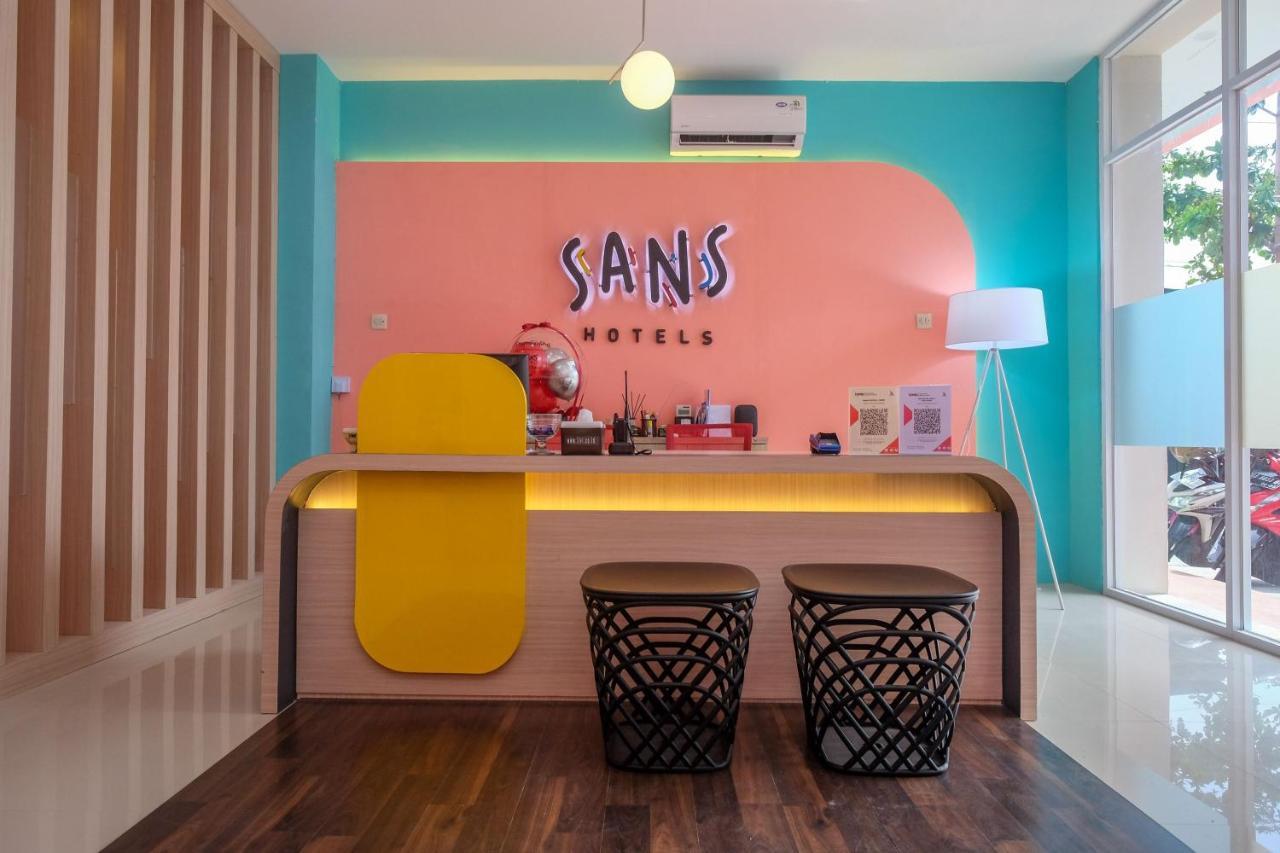 Sans Hotel Tiga Putri Semarang By Reddoorz Exterior photo